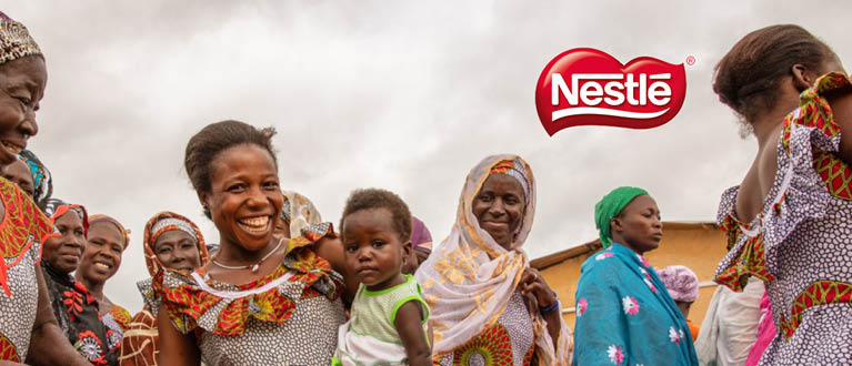Groep Afrikaanse volwassenen en kinderen