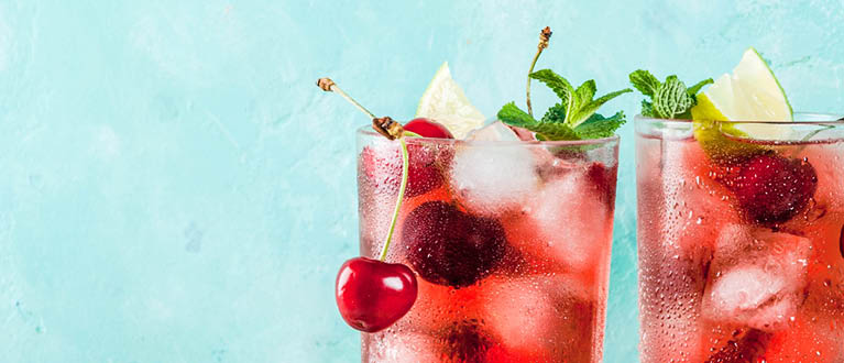 Koude drank met ijsklontjes