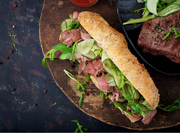 Broodje met dungesneden vlees