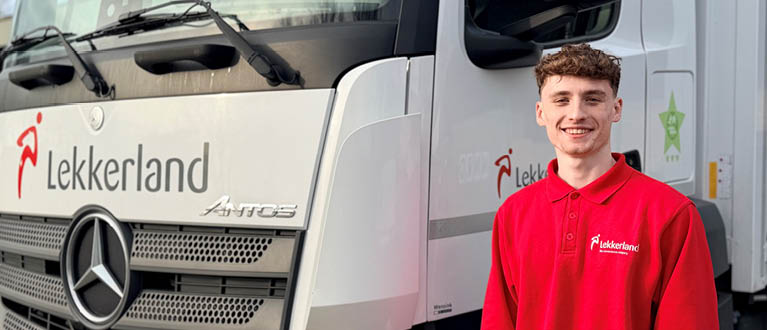 Chauffeur Dave bij Lekkerland vrachtwagen