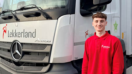 Chauffeur Dave bij Lekkerland vrachtwagen