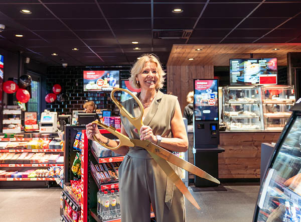 Ondernemer met schaar in Frischwerk locatie