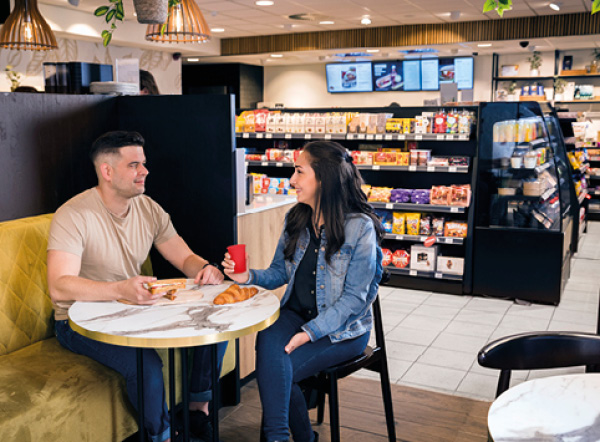 Ontbijten bij een tankstation